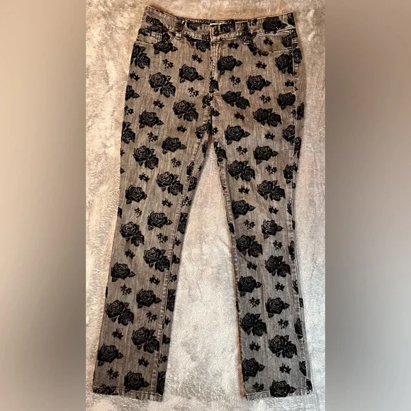 Chico's Platinum Denim Grey Jeans w/ Black Floral pattern (See chart in pics) - Picture 5 of 9